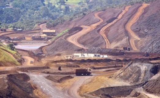 Pesquisa Técnico-Jurídica Aplicada – Responsabilidade Ambiental naMineração e o Licenciamento em Territórios Sensíveis: O Caso da Serra doCurral e os Desafios do Descomissionamento, Recuperação e DestinaçãoFinal da Área Minerada